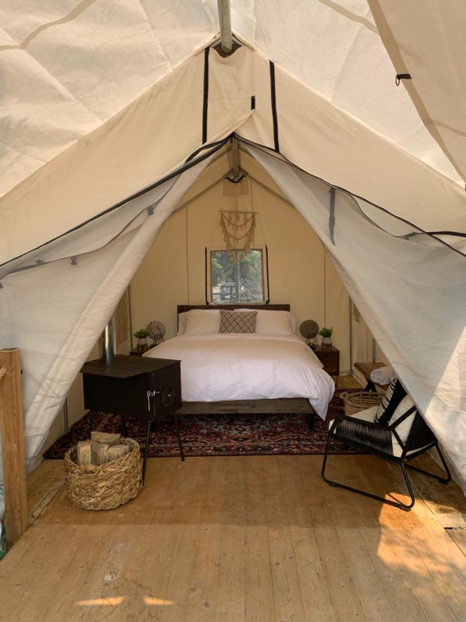 Chute Lake Lodge Naramata Eksteriør billede