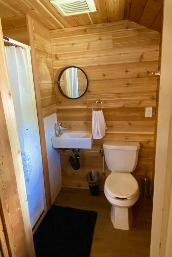 Chute Lake Lodge Naramata Eksteriør billede