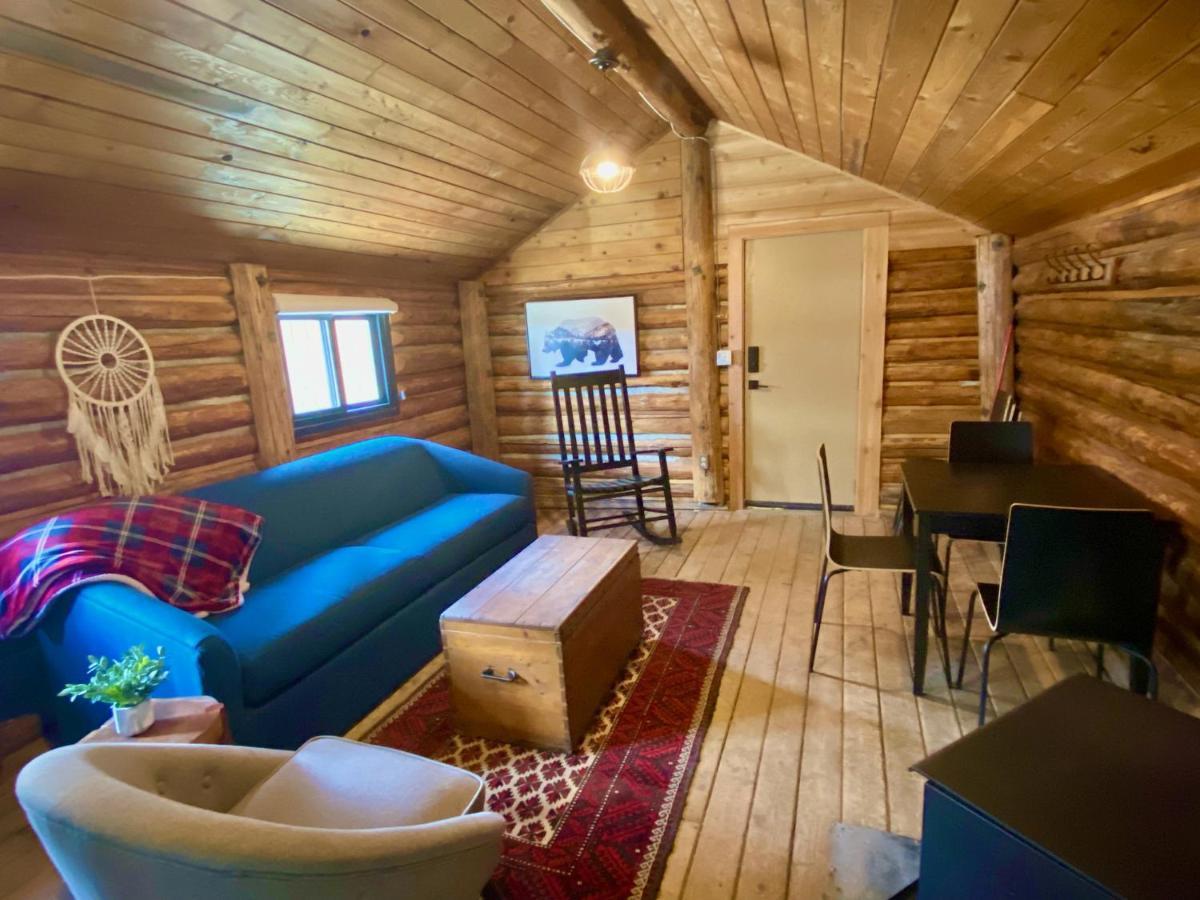 Chute Lake Lodge Naramata Eksteriør billede