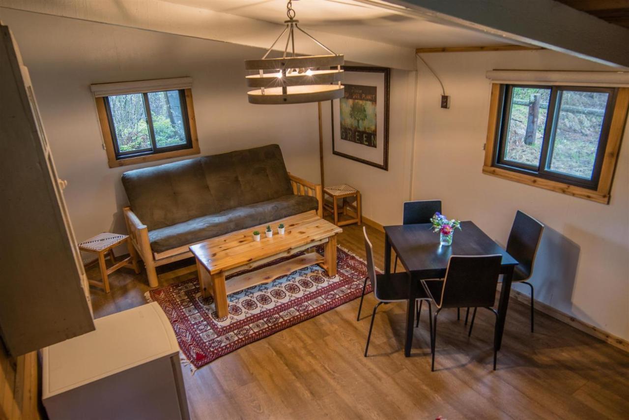 Chute Lake Lodge Naramata Eksteriør billede